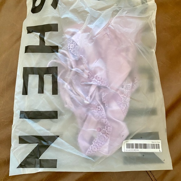 New crisscross lace trim adjustable strap Cami top - Picture 2 of 6